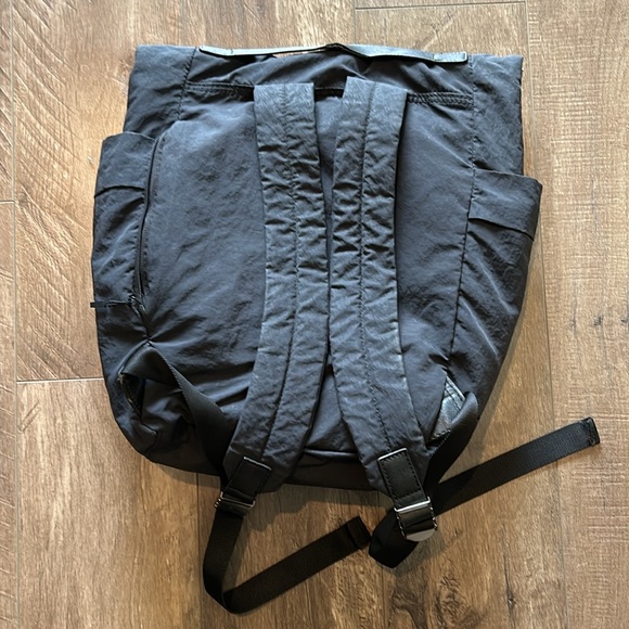 LULULEMON CROSS PATHS BACKPACK FITS 15"LAPTOP BLACK *FLAWS - Picture 8 of 11